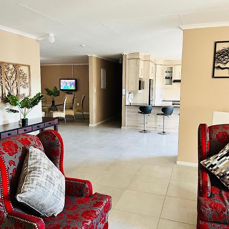 Aaron'S Nest Bed And Breakfast เลดี้สมิธ ภายนอก รูปภาพ