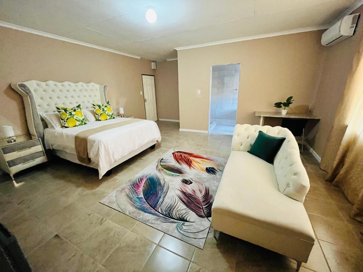 Aaron'S Nest Bed And Breakfast เลดี้สมิธ ภายนอก รูปภาพ