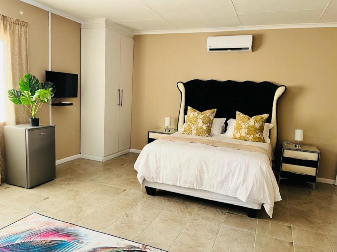 Aaron'S Nest Bed And Breakfast เลดี้สมิธ ภายนอก รูปภาพ